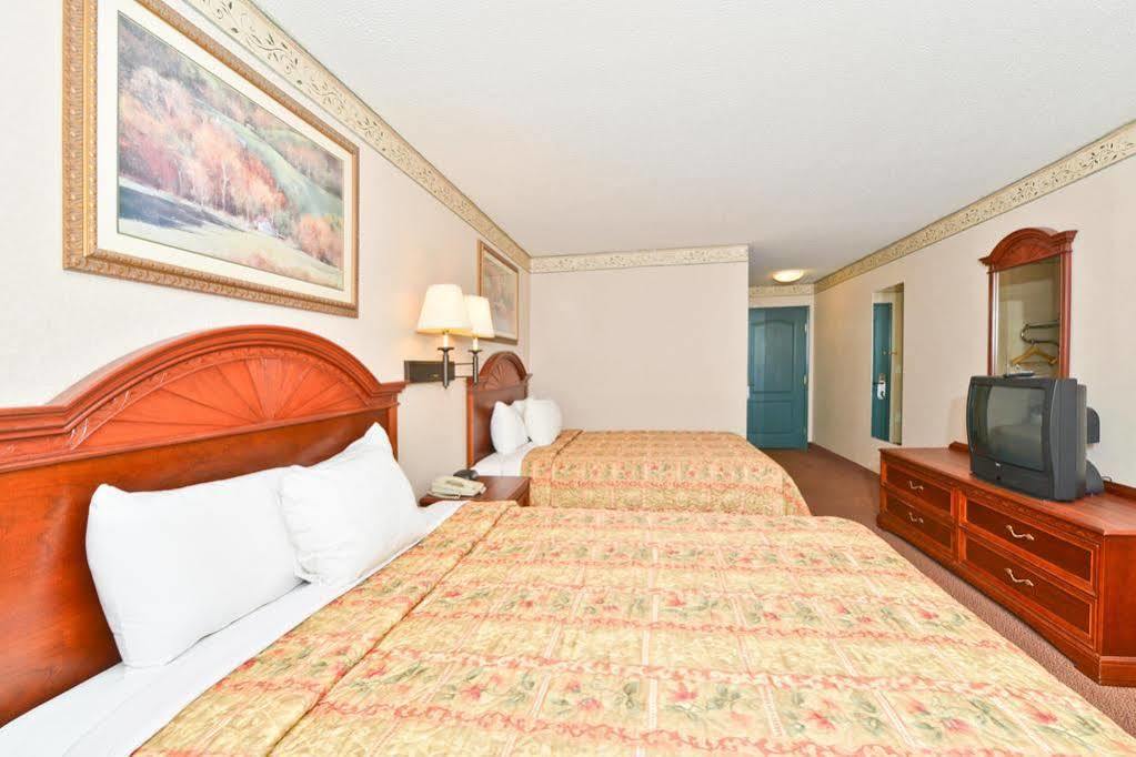 Blisspoint Inn & Suites Marion Exteriör bild