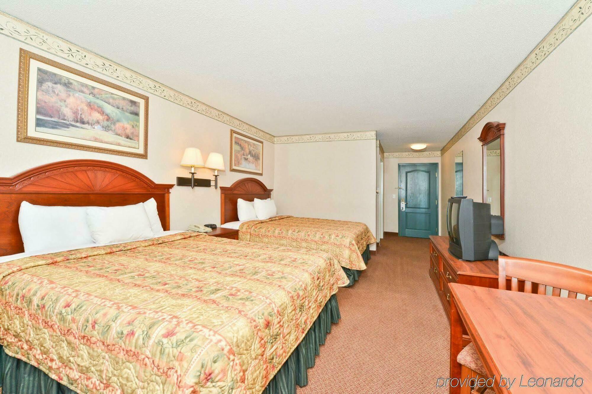 Blisspoint Inn & Suites Marion Exteriör bild